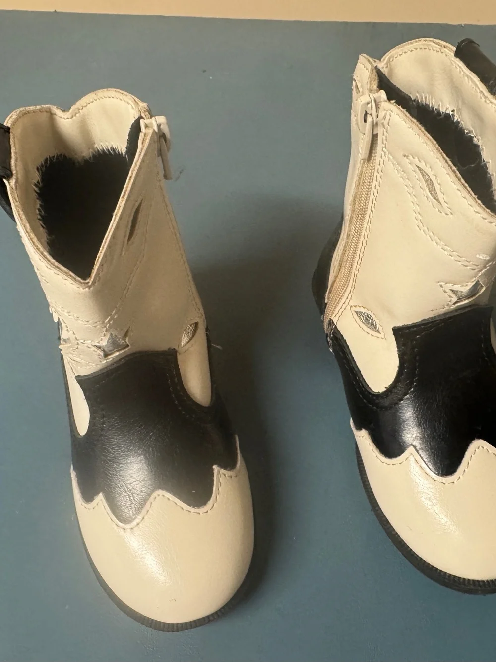 Zara Crème and black leather boots toddlers girl size 5